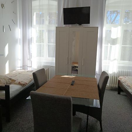 Hotel Polonia Намыслув Экстерьер фото