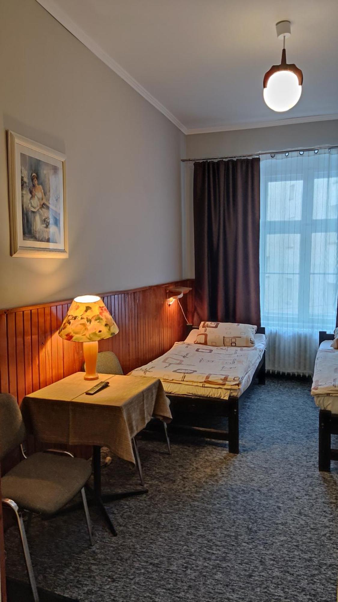 Hotel Polonia Намыслув Экстерьер фото
