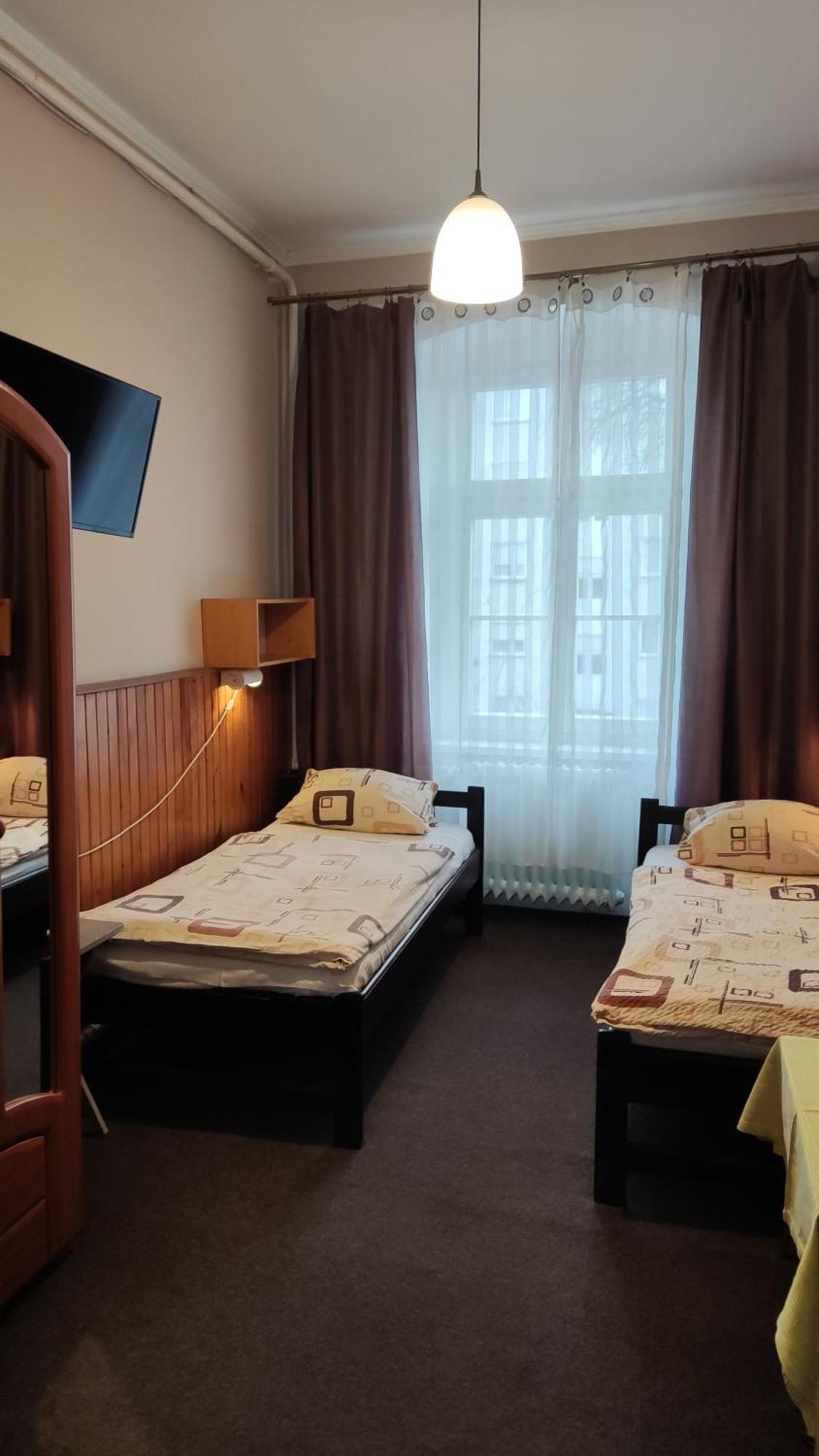 Hotel Polonia Намыслув Экстерьер фото