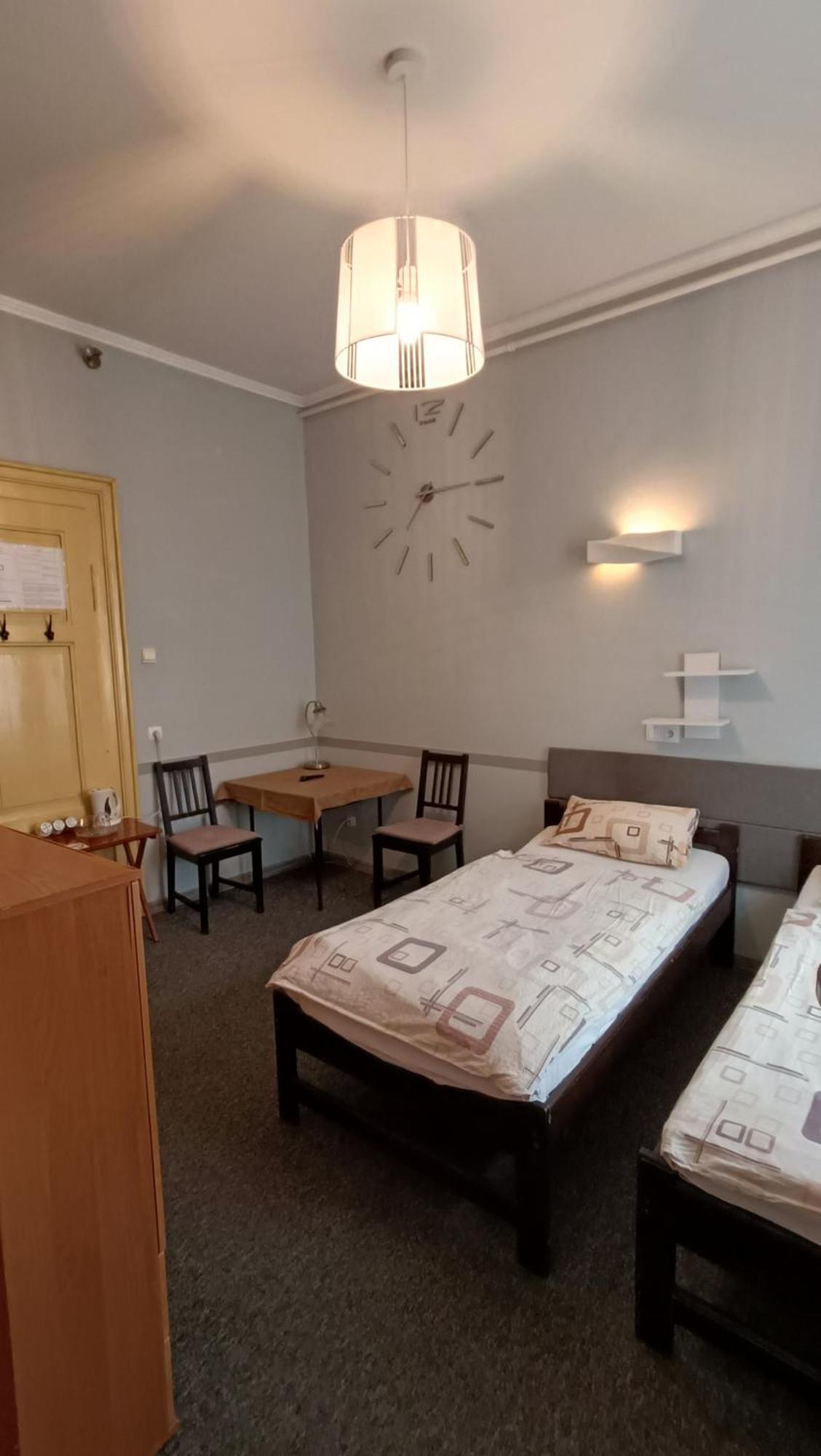 Hotel Polonia Намыслув Экстерьер фото