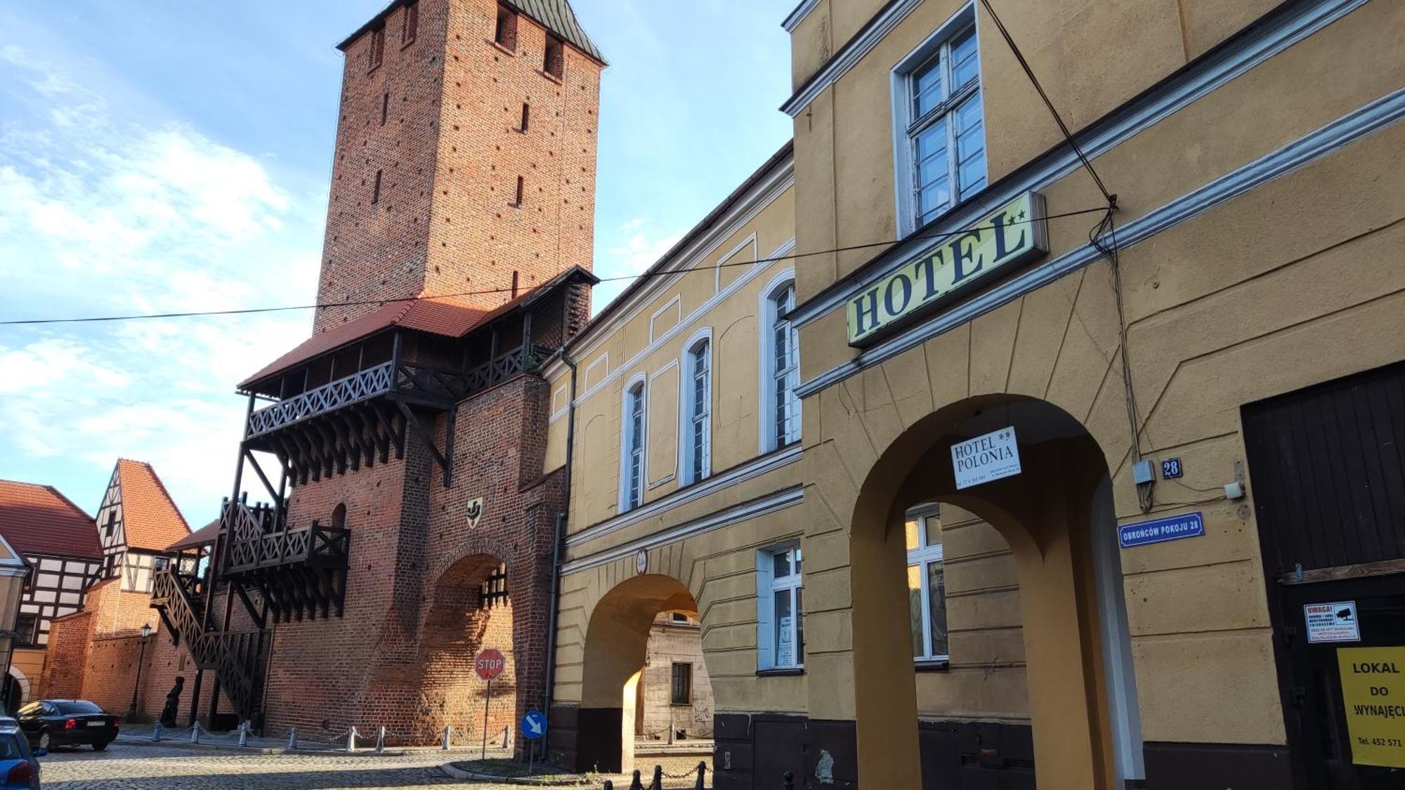 Hotel Polonia Намыслув Экстерьер фото