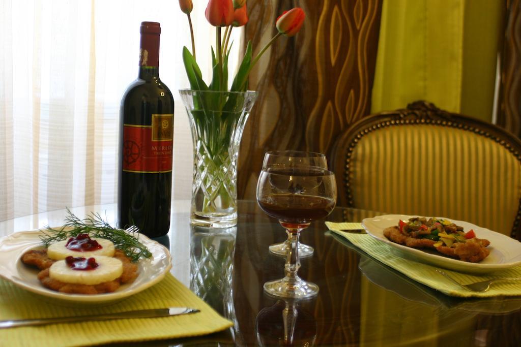 Hotel Polonia Намыслув Экстерьер фото