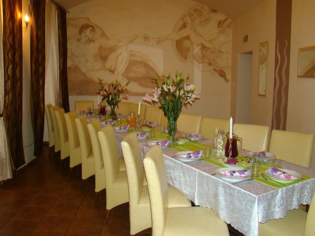 Hotel Polonia Намыслув Экстерьер фото
