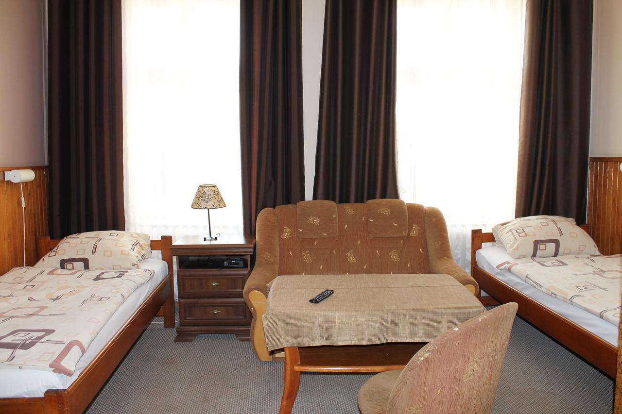 Hotel Polonia Намыслув Экстерьер фото