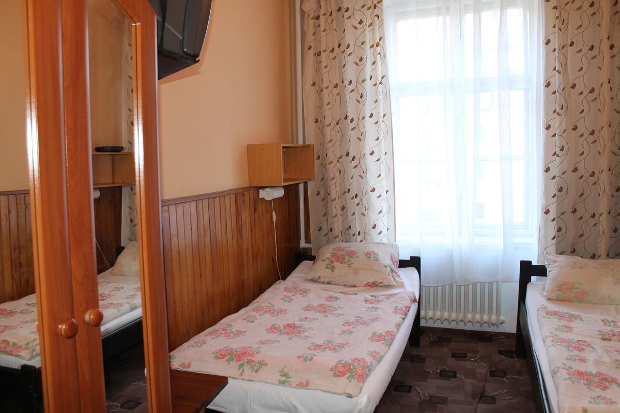 Hotel Polonia Намыслув Экстерьер фото